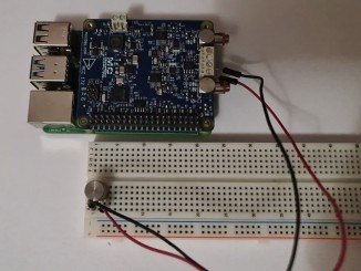 使用 Raspberry Pi 安装的 DAQ 测量加速度计